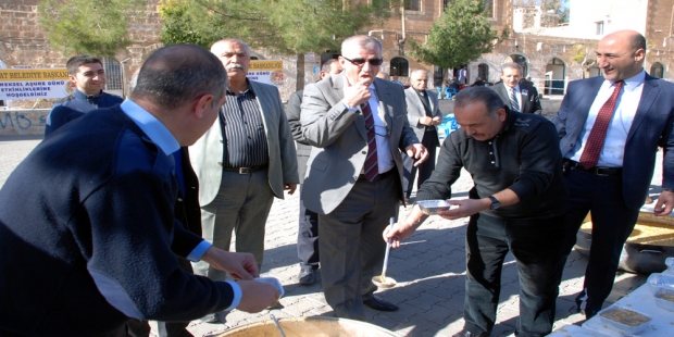 Midyat Belediyesi Aşure Dağıttı