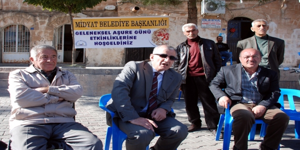 Midyat Belediyesi Aşure Dağıttı