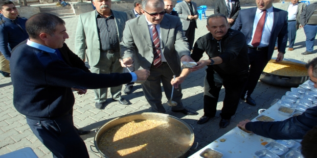 Midyat Belediyesi Aşure Dağıttı
