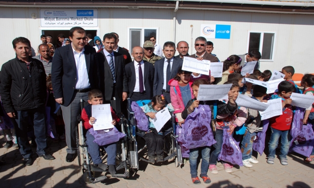 Midyat'taki Suriye Ve Iraklı Öğrencilerin Karne Sevinci