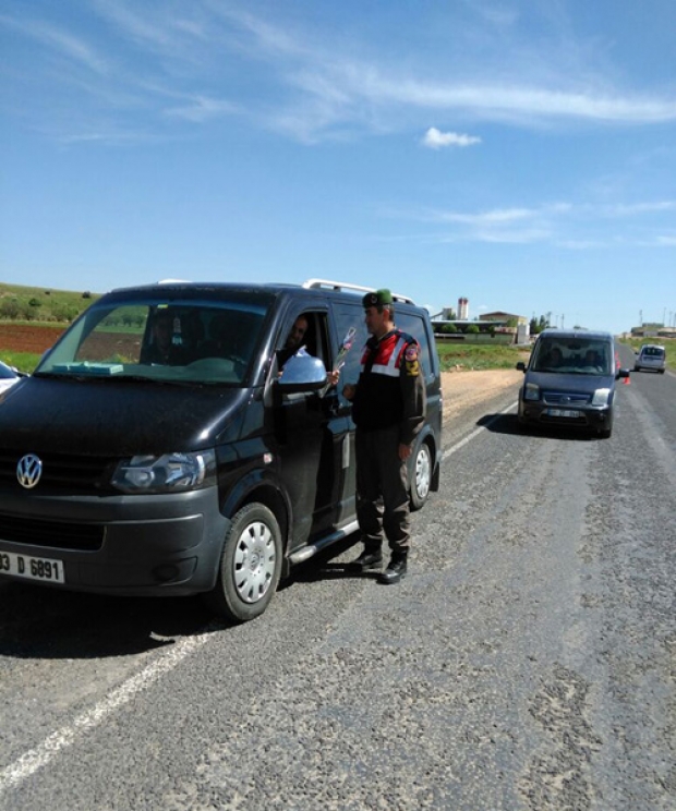 Midyat Jandarma Trafik Haftası Karanfil