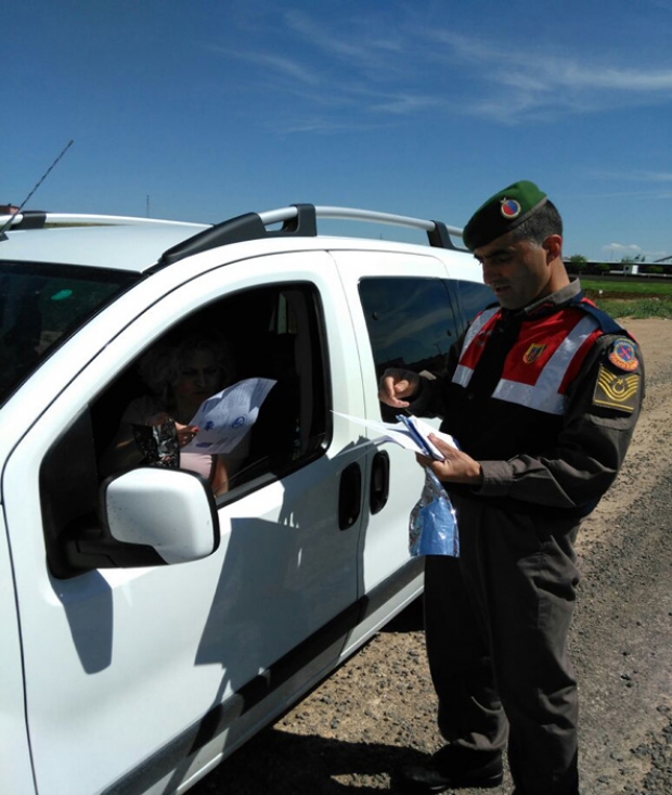 Midyat Jandarma Trafik Haftası Karanfil