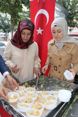 Batman Şehitleri İçin Helva Dağıtıldı