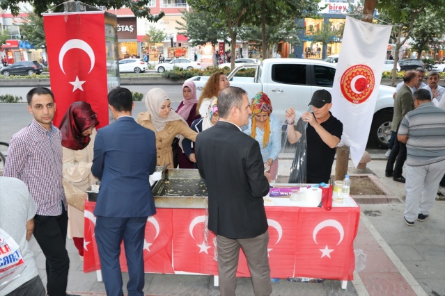 Batman Şehitleri İçin Helva Dağıtıldı