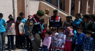 Midyat Jandarma Trafik Haftası Karanfil