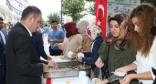 Batman Şehitleri İçin Helva Dağıtıldı