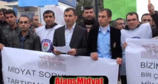 Midyat'ta pankartlı fidanlı tepki - Çukurlara Ağaç Dikildi