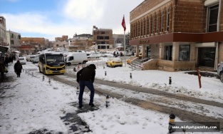 Mardin'de 47 iş makinesiyle karla mücadele