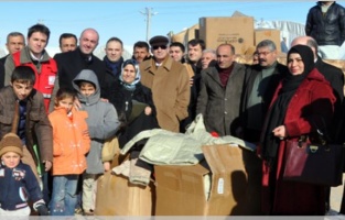 Midyat Çadır Kentte Bulunan Sığınmacılara Yardım Yapıldı