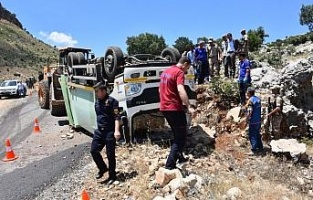 Adıyaman'da çöp kamyonu devrildi: 2 ölü, 1 yaralı