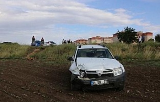 Küçük yaştaki sürücünün kullandığı otomobil kaza yaptı: 2 yaralı