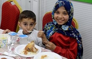 Suriyeli yetimler iftarda buluştu