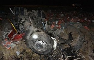 Siverek'te tır şarampole devrildi: 1 ölü