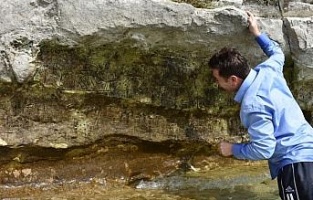 Baraj suları çekilince kaya resimleri ortaya çıktı