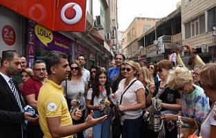 Nusaybin'de turistlere davul, zurna ve kemençeyle karşılama