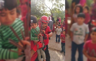 Şanlıurfa'da eli korkuluğa saplanan çocuk kurtarıldı