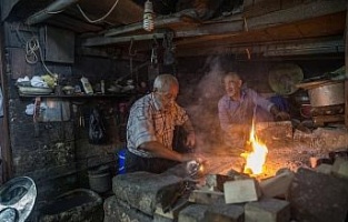 Tarihi çarşının son kalaycısı