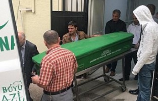 Üzerine otomobil devrilen çoban öldü