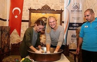 Başkan Kutlu, Sırbistanlı turizmcilere Adıyaman'ı tanıttı