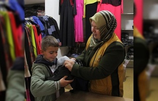 Gaziantep'te bin çocuğa kıyafet yardımı yapıldı