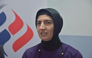 Konseri izlemek için köy okullarına kitap bağışında bulundular