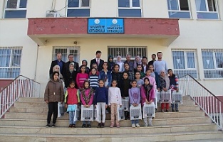 Midyat'ta 300 Öğrenciye Eşofman Hediye Edildi