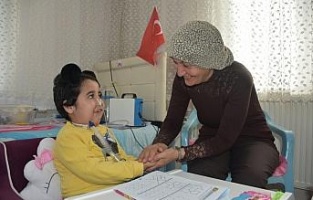 SMA hastası Firdevs'in evde eğitim sevinci