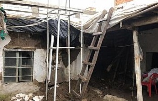 Adıyaman'daki sağanak evin damını çökertti