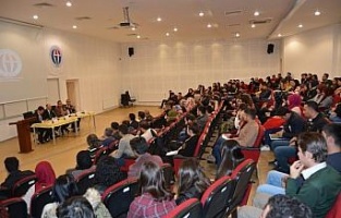 İslahiye İİBF'de kariyer günleri konferansı