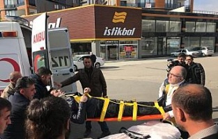 Otomobille çarpışan motosikletli yaralandı