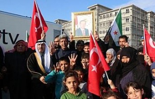 Suriyeliler Türkiye'ye destek için toplandı