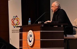 Yazar Cemal Şakar, üniversite öğrencileriyle bir araya geldi