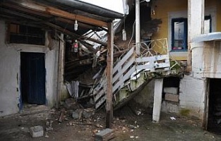 Adıyaman'da toprak evin damı çöktü