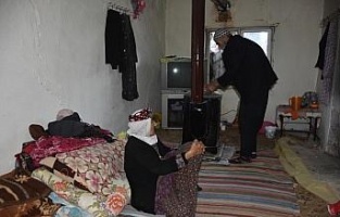 Kardeşini el arabasıyla taşıyan dedeye Bakanlık sahip çıktı