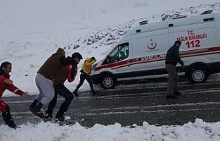 Siirt'te ekipler mahsur kalan iki hasta için seferber oldu