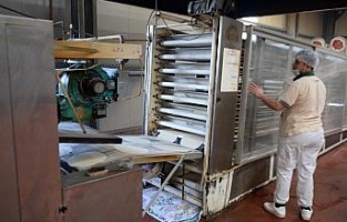 Sınır ötesine 8 yıldır sıcak yemek ve ekmek ulaştırıyorlar