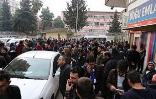 Dedikoduya inanıp kuyruğa girdiler