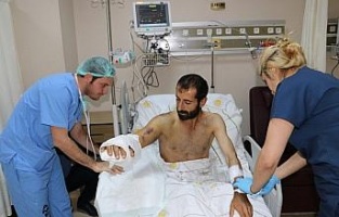 Yılan tarafından ısırılan kişinin tedavisi sürüyor