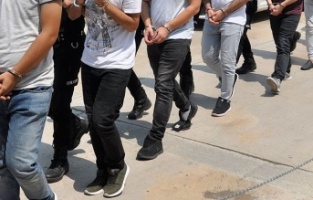 FETÖ'nün TSK'deki yapılanmasına yönelik Gaziantep merkezli 15 ilde düzenlenen operasyon kapsamında 23 asker hakkında yakalama kararı verildi.