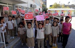 Öğrencilerden Mehmetçik'e destek