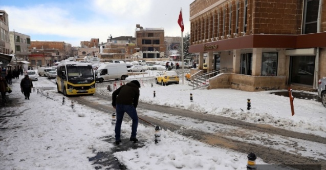 Mardin'de 47 iş makinesiyle karla mücadele