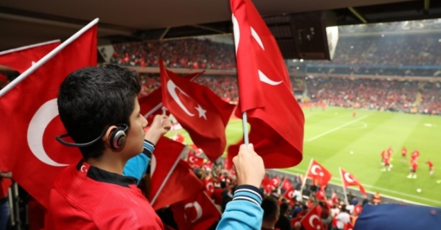 Turkcell görme engelli çocuklara milli maç heyecanı yaşattı